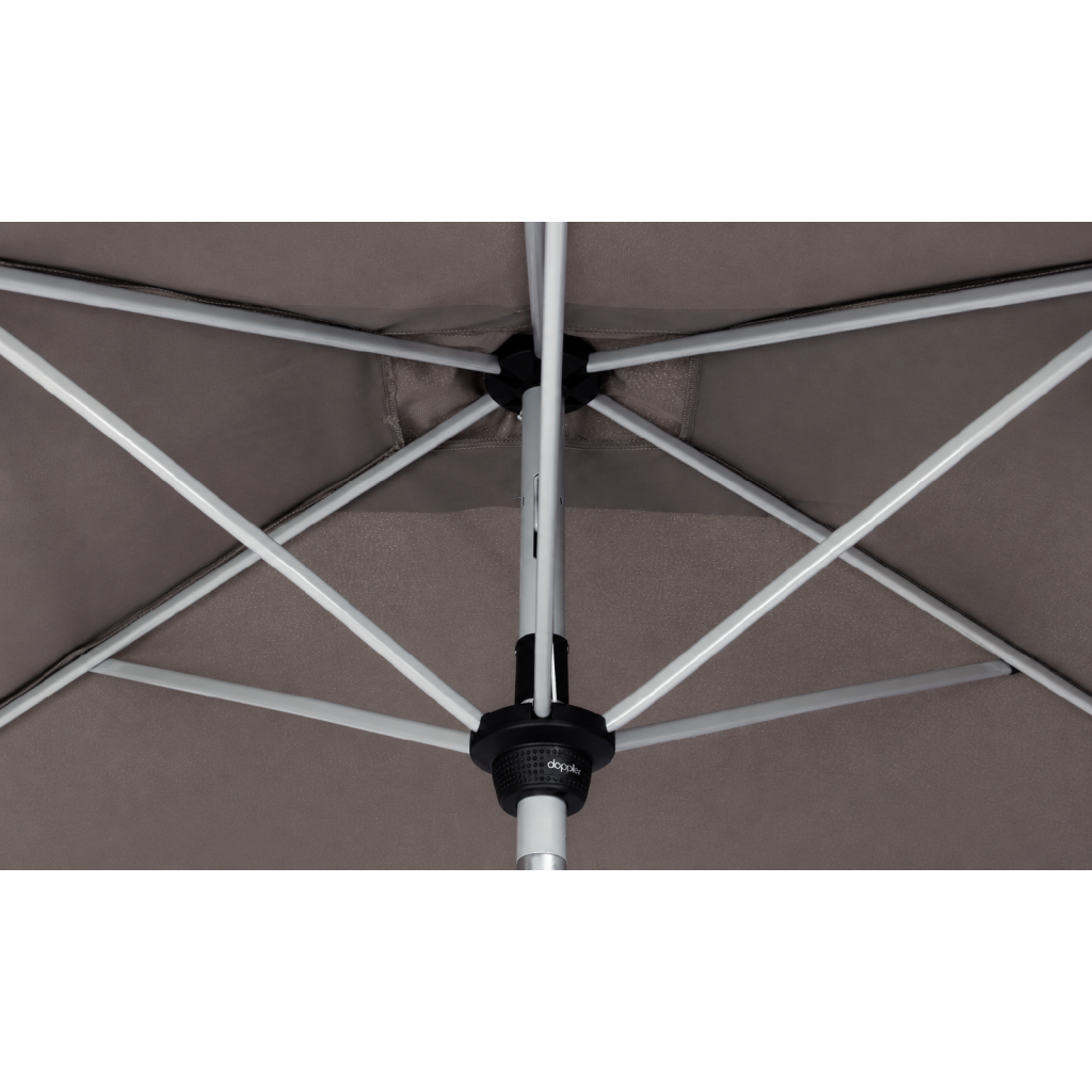 Detail klikového mechanismu a hliníkové konstrukce slunečníku ACTIVE Doppler